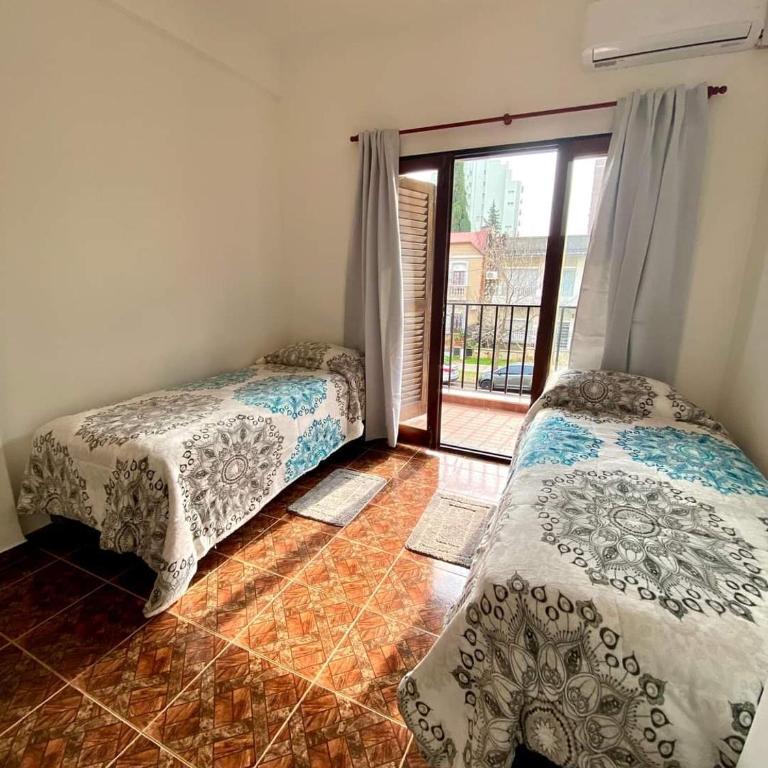 Amplia casa en planta alta en Av Mitre Parque Urquiza - Apartamento de 2 dormitorios - 28