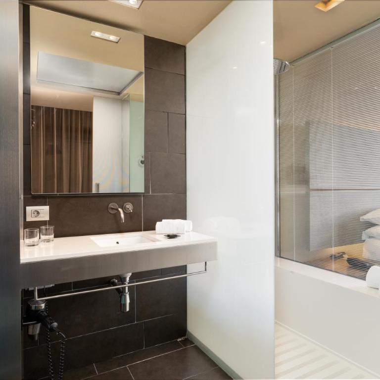 B Hotel - Double or Twin Room (1-2 Adults) - 9