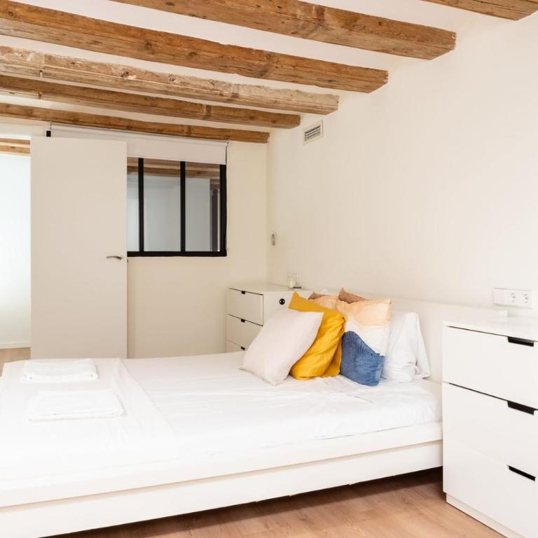 GuestReady - Unique Retreat in Barcelona - Three-Bedroom Apartment - 19