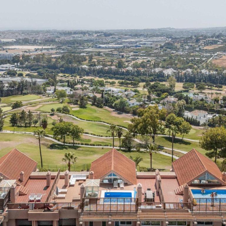 HEATED ROOFTOP POOL PENTHOUSE VIEWS MAGNA MARBELLA - Apartamento - 16