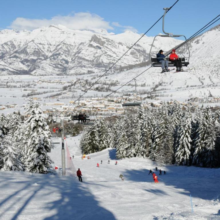 Charmant appartement cosy, terrasse proche des pistes et du centre du village - WIFI gratuit - Estudio con vistas a las montañas - 24