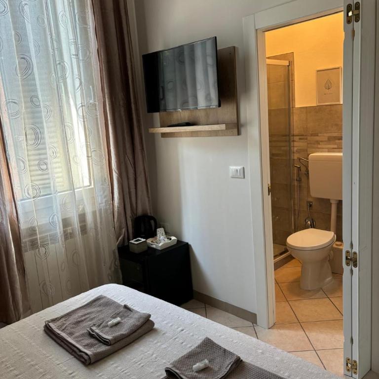 Affittacamere Home&Stazione Bologna - Double Room with Private Bathroom - 6