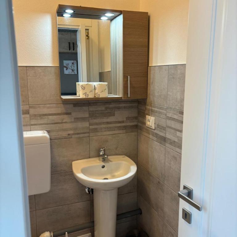 Affittacamere Home&Stazione Bologna - Double Room with Private Bathroom - 11