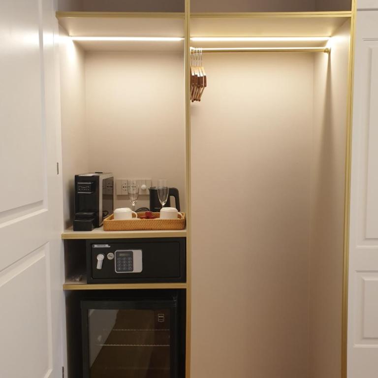 Appian Private Suites - Double Room with Terrace - 8