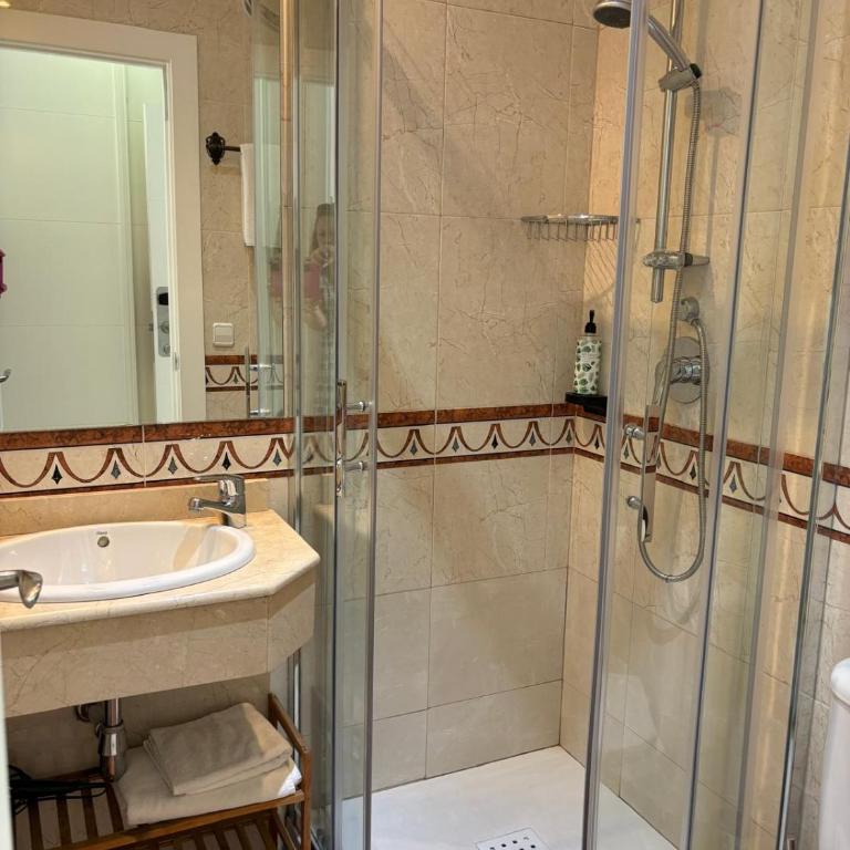 Hostal Barrera - Double Room with Private Bathroom - 5