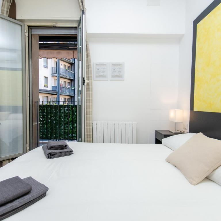 Yellow Room - Double Room with Shared Bathroom - 3