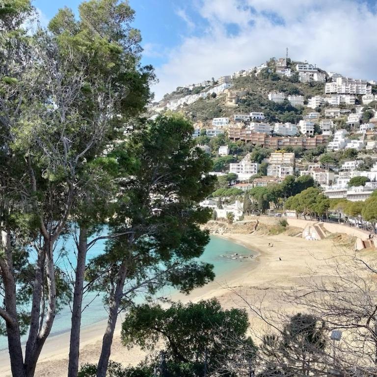 Exceptional appartment right on the beach - Apartamento de 3 dormitorios con vistas al mar - 2