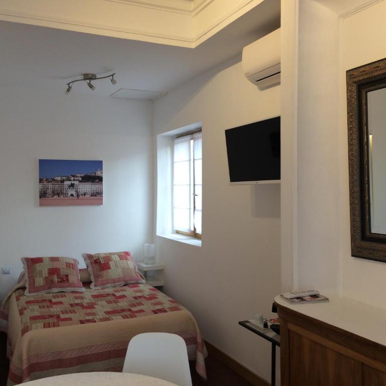B&B "Clos Feuillat" - Chambre Triple avec Salle de Bains Privative - 2