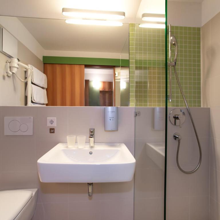 Bed & Breakfast Hostel Nives - Camera Economy con Letto a Castello - 3