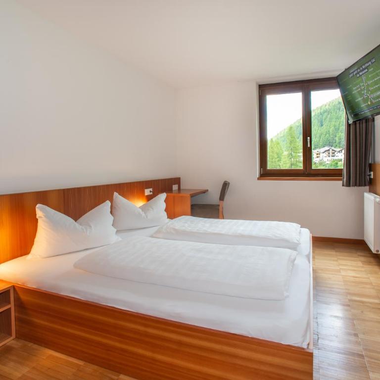Bed & Breakfast Hostel Nives - Camera Matrimoniale Economy - 4
