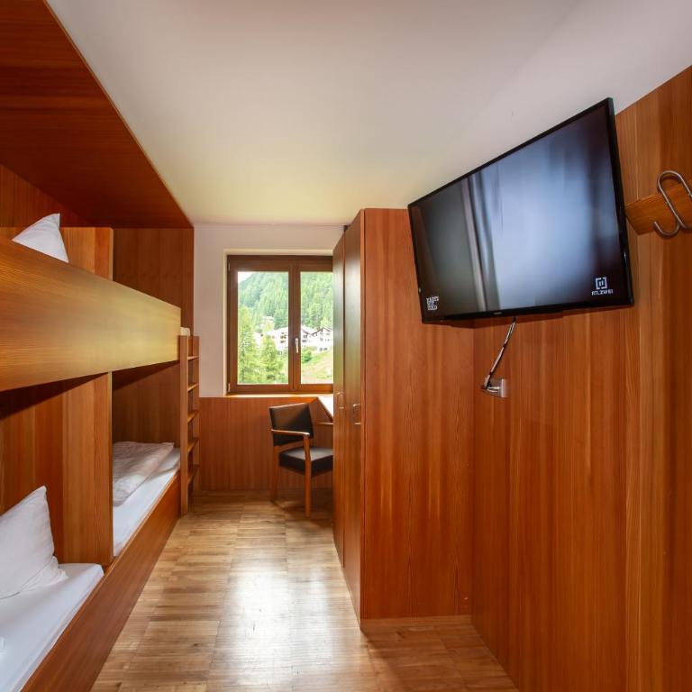 Bed & Breakfast Hostel Nives - Camera Economy con Letto a Castello - 6
