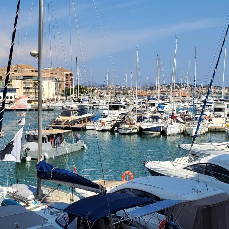Vue sur Port Frejus pour ce T2-3 Cap Hermes, 6 cou - Apartment mit Meerblick - 1