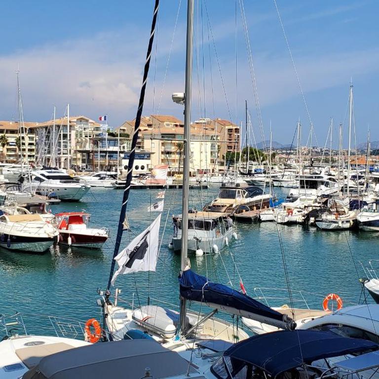 Vue sur Port Frejus pour ce T2-3 Cap Hermes, 6 cou - Apartment mit Meerblick - 16