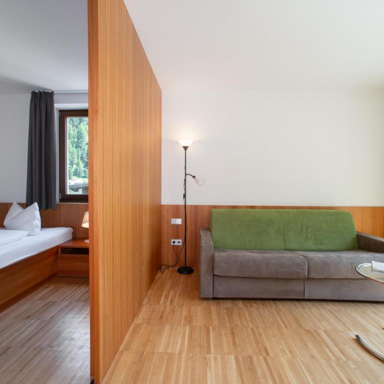 Bed & Breakfast Hotel Nives - Camera Familiare Deluxe - 4