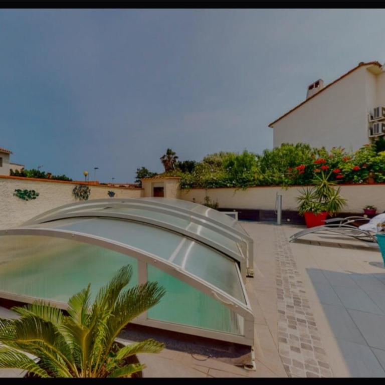 La SIRENADE - Four-Bedroom House - 10