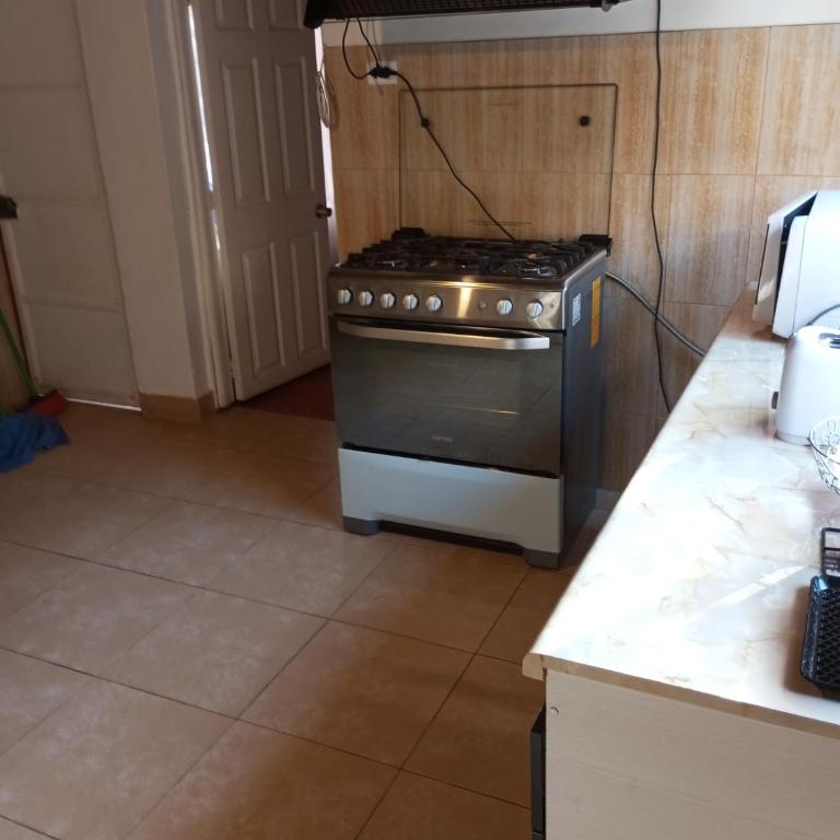 Amplio alojamiento vacacional ubicado a 500 metros de la plaza y a 5 minutos de la ruta del vino - Casa de 3 dormitorios - 12