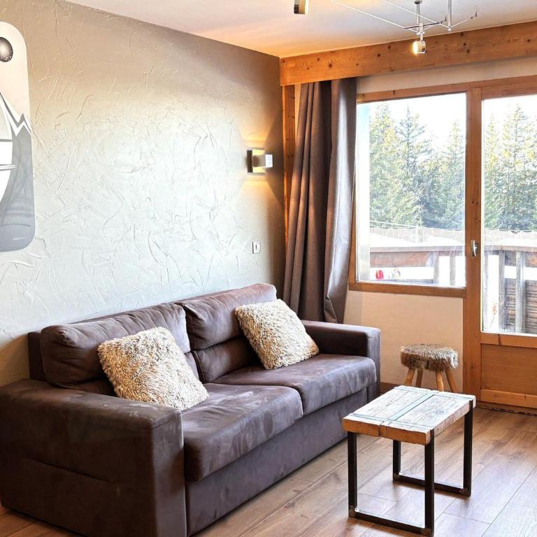 Charmant 3 pièces rénové avec balcon et vue montagne - Apartment mit 2 Schlafzimmern - 1