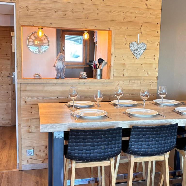 Charmant 3 pièces rénové avec balcon et vue montagne - Apartment mit 2 Schlafzimmern - 2