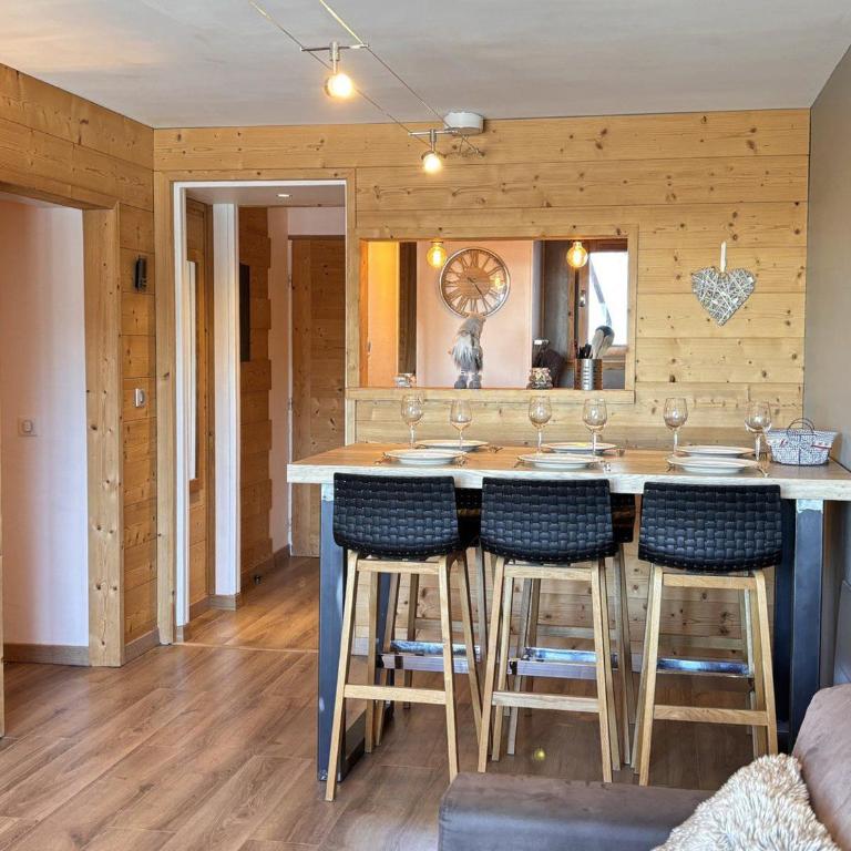 Charmant 3 pièces rénové avec balcon et vue montagne - Apartment mit 2 Schlafzimmern - 6