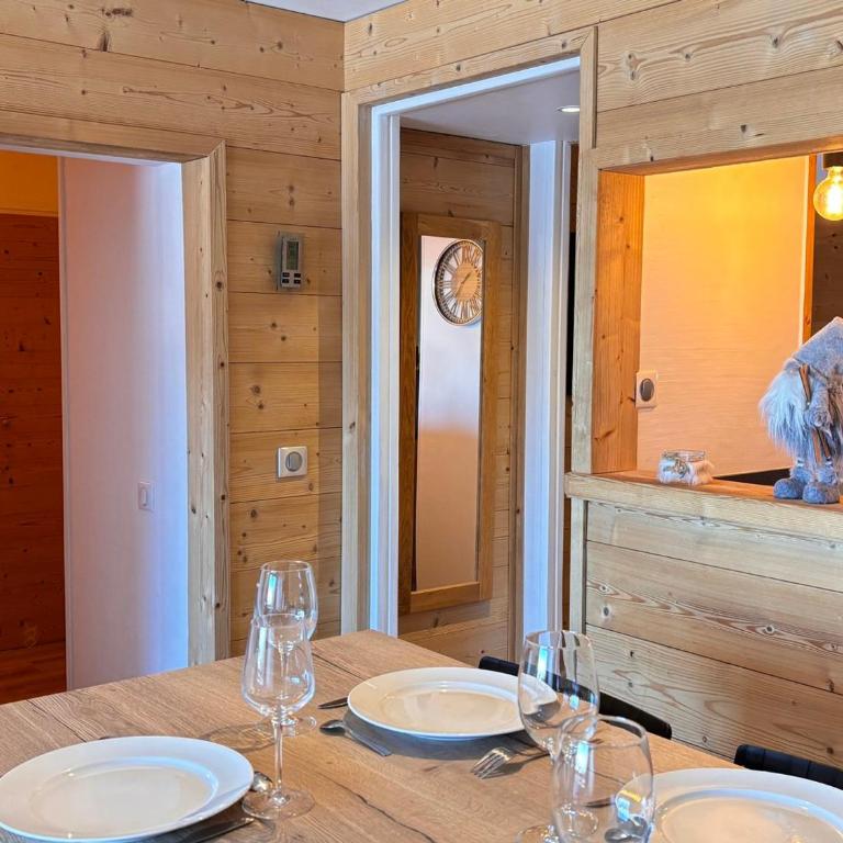 Charmant 3 pièces rénové avec balcon et vue montagne - Apartment mit 2 Schlafzimmern - 9