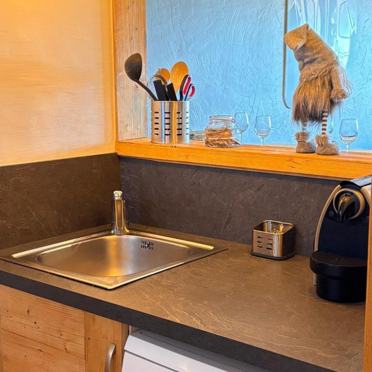 Charmant 3 pièces rénové avec balcon et vue montagne - Apartment mit 2 Schlafzimmern - 10