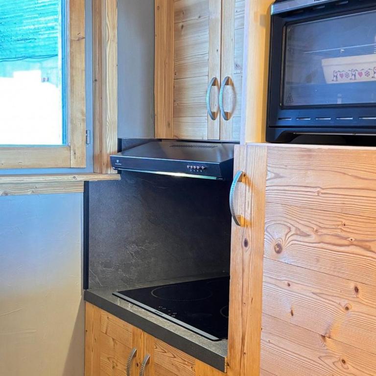 Charmant 3 pièces rénové avec balcon et vue montagne - Apartment mit 2 Schlafzimmern - 11