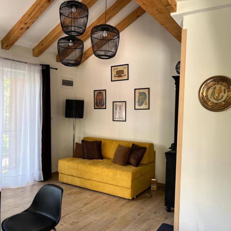 M&M Apartments - One-Bedroom Loft Apartment with Balcony - 8