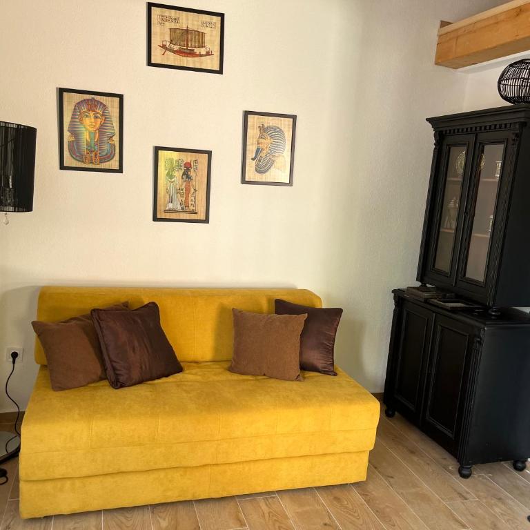 M&M Apartments - One-Bedroom Loft Apartment with Balcony - 6