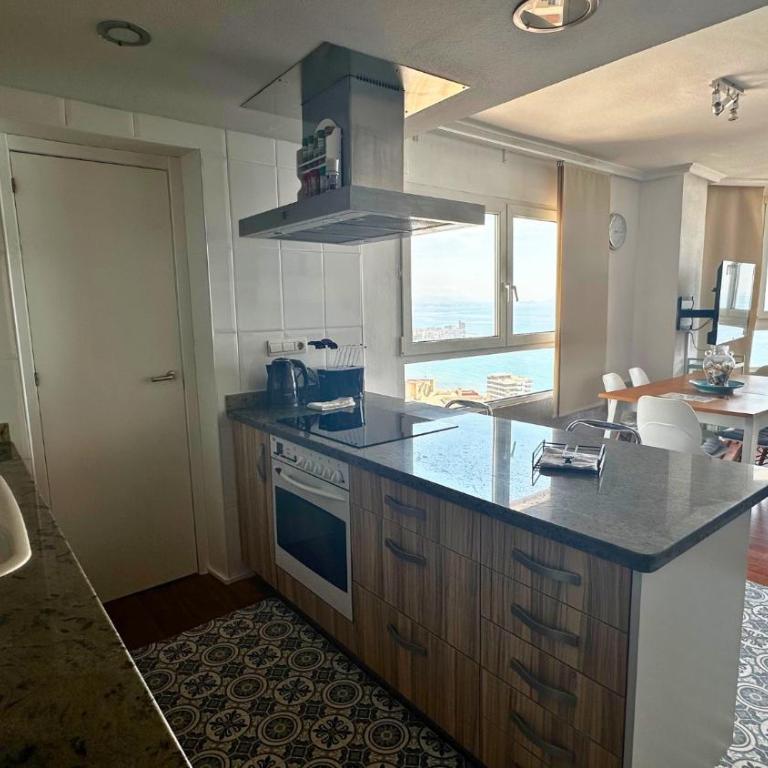 Ático a 50m del mar. Parking Gratis. A/C - Apartamento de 3 dormitorios - 11