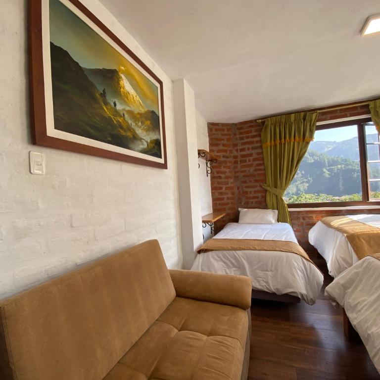 Mercedes Restaurant B&B - Family Room with Bathroom - 7