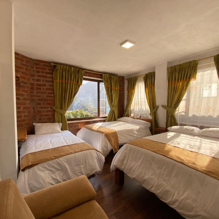 Mercedes Restaurant B&B - Family Room with Bathroom - 8