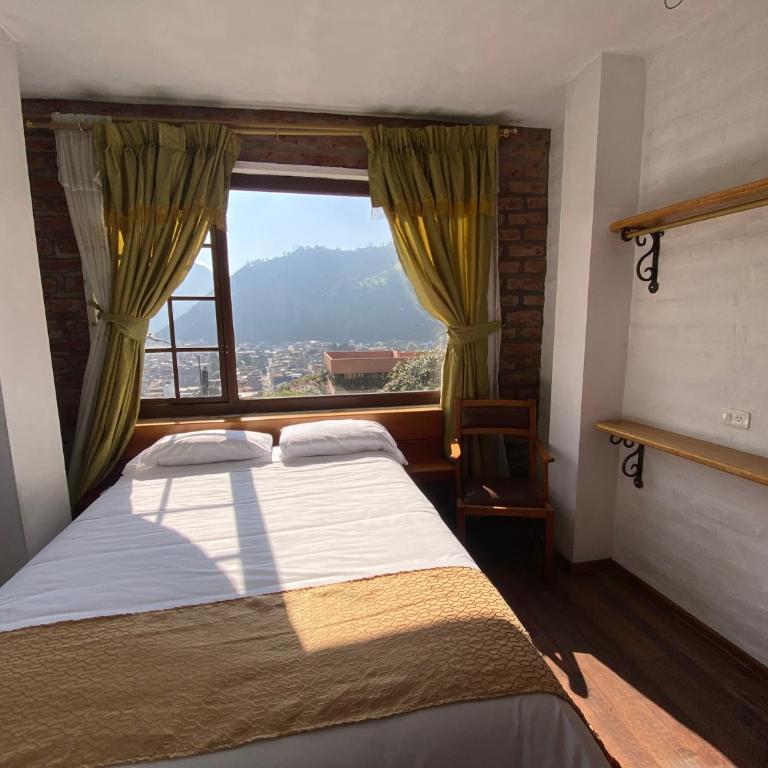Mercedes Restaurant B&B - Queen Room - 8
