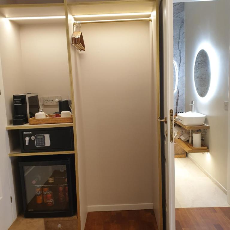 Appian Private Suites - Double Room with Terrace - 4