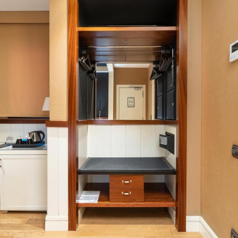 U232 Hotel - Interior Economy Double or Twin Room - 2