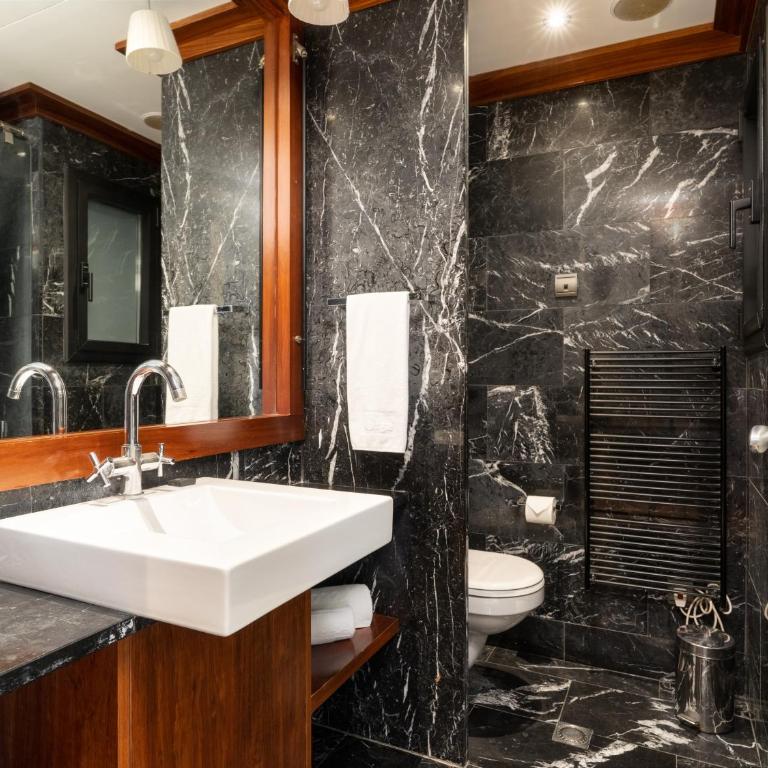 U232 Hotel - Double or Twin Room with Balcony - 6