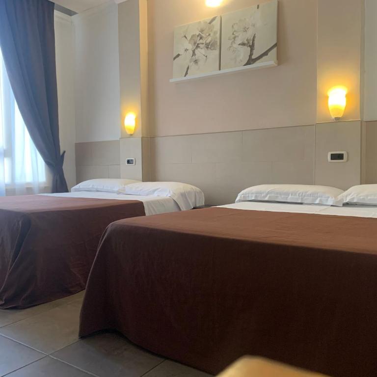 Hotel Indipendenza - Standard Quadruple Room - 5