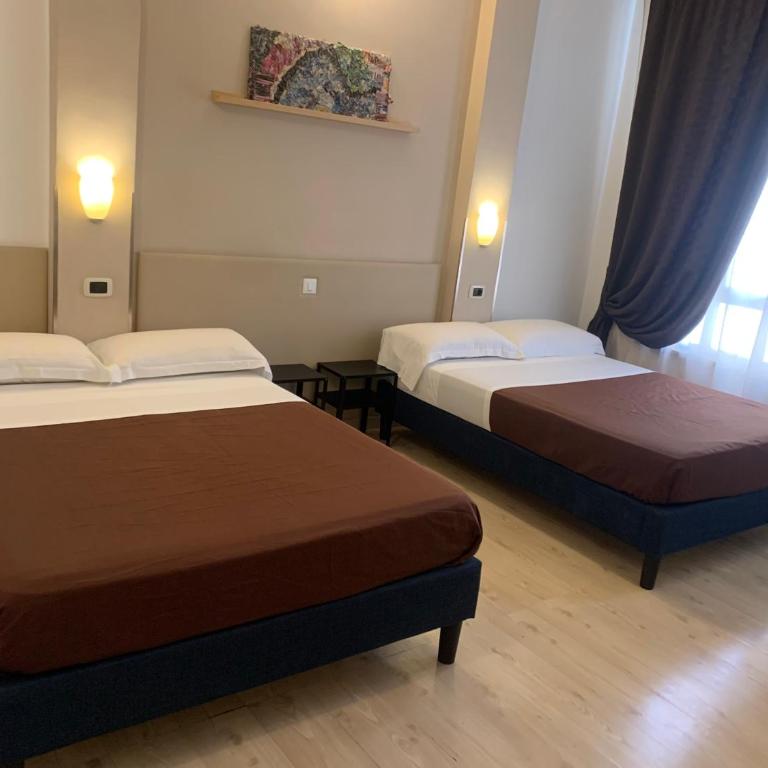 Hotel Indipendenza - Standard Quadruple Room - 7