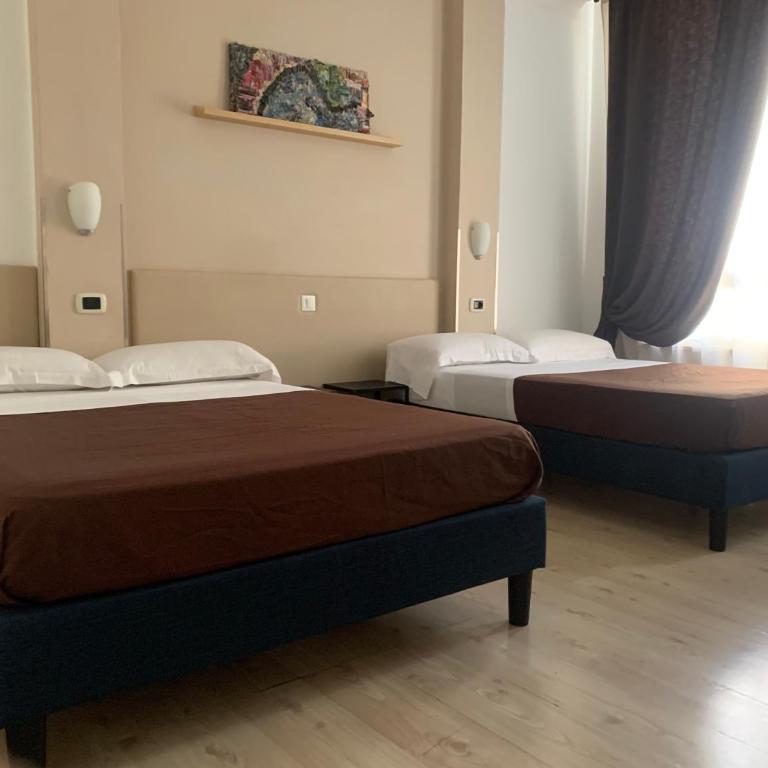 Hotel Indipendenza - Standard Quadruple Room - 8