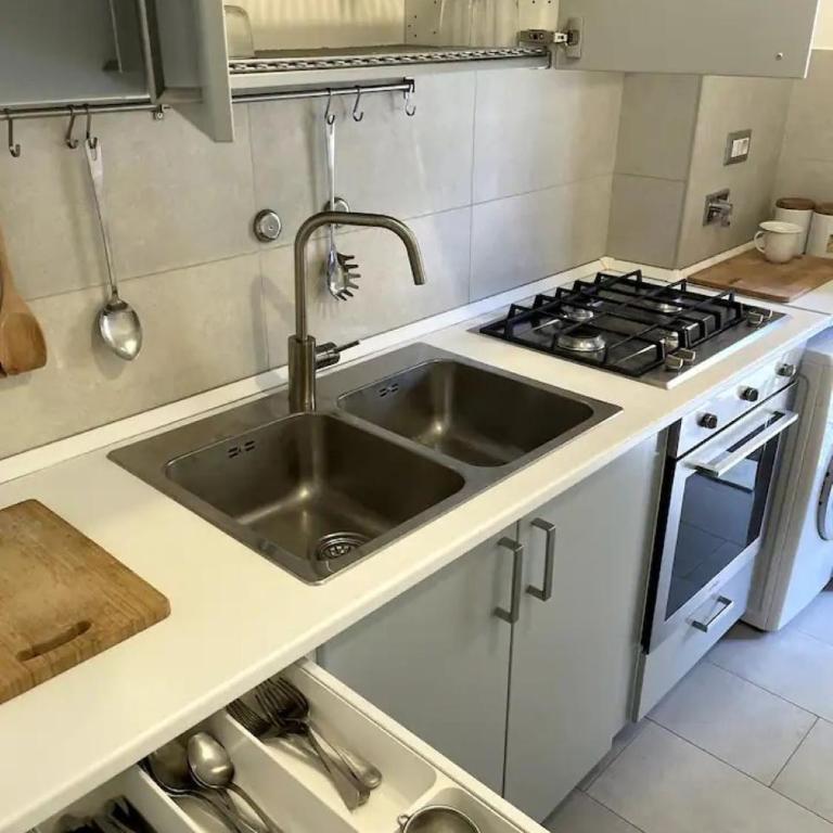 Apartment Roma San Pietro - Appartamento con 2 Camere da Letto e Balcone - 9