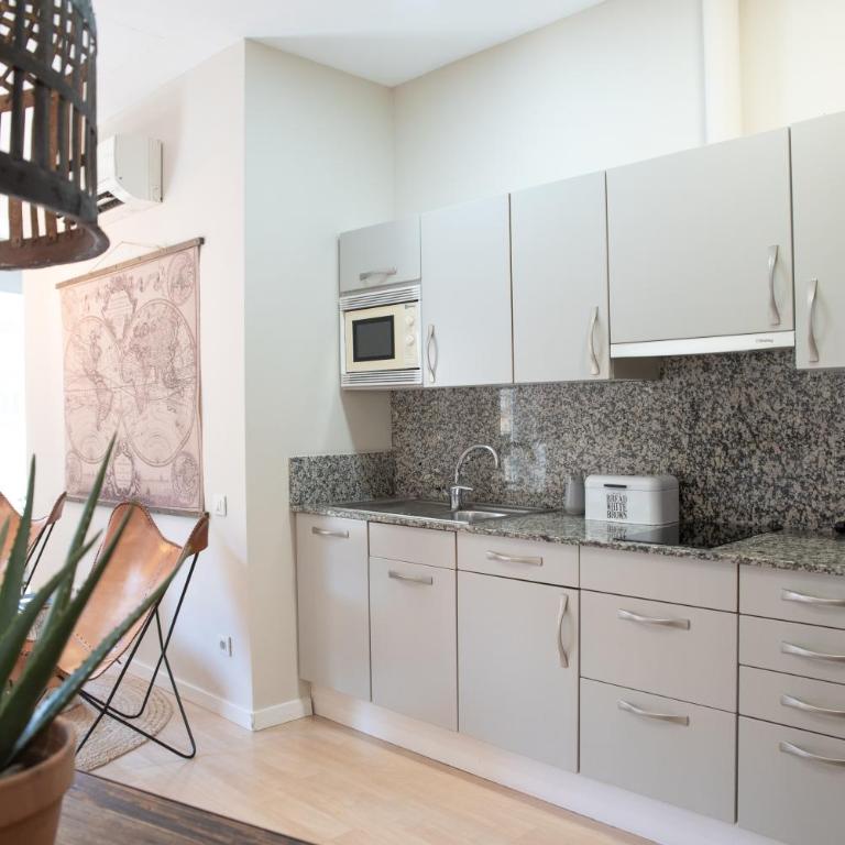 El Alma de las Ramblas - Superior Studio with Balcony - 21
