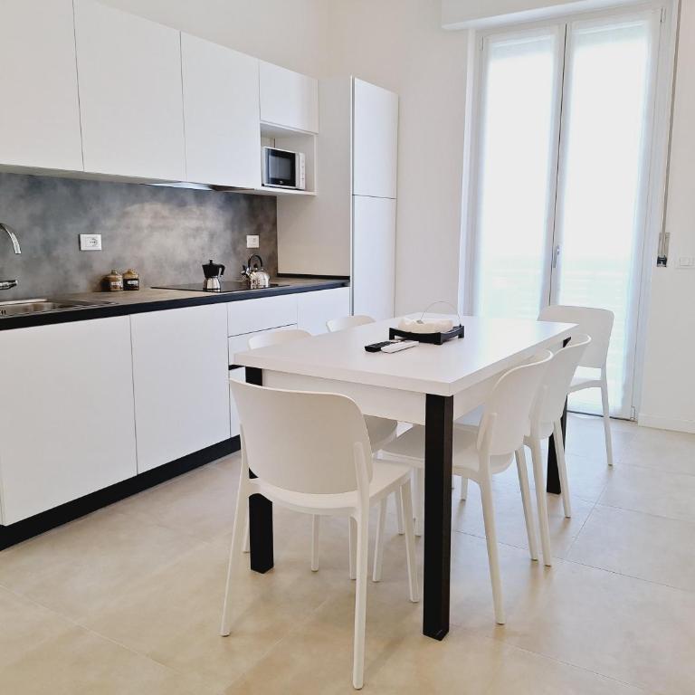 Re Lear Expo - Appartamento con 2 Camere da Letto e Balcone - 1