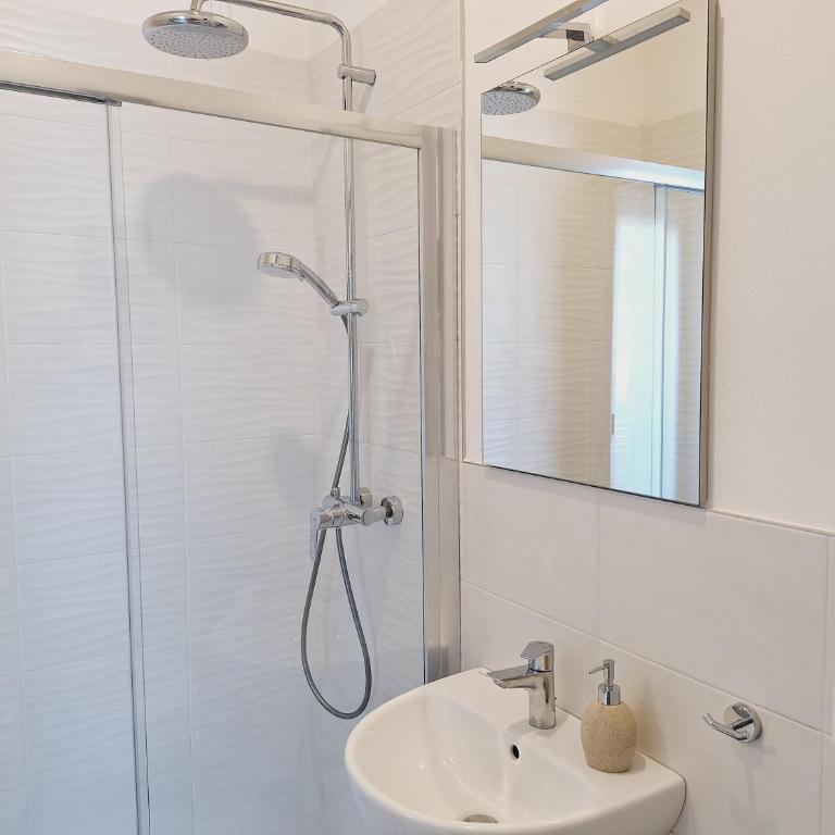 Re Lear Expo - Appartamento con 2 Camere da Letto e Balcone - 7