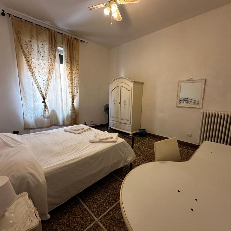 Holiday Pisa Gare 2 - Camera Matrimoniale Economy - 2