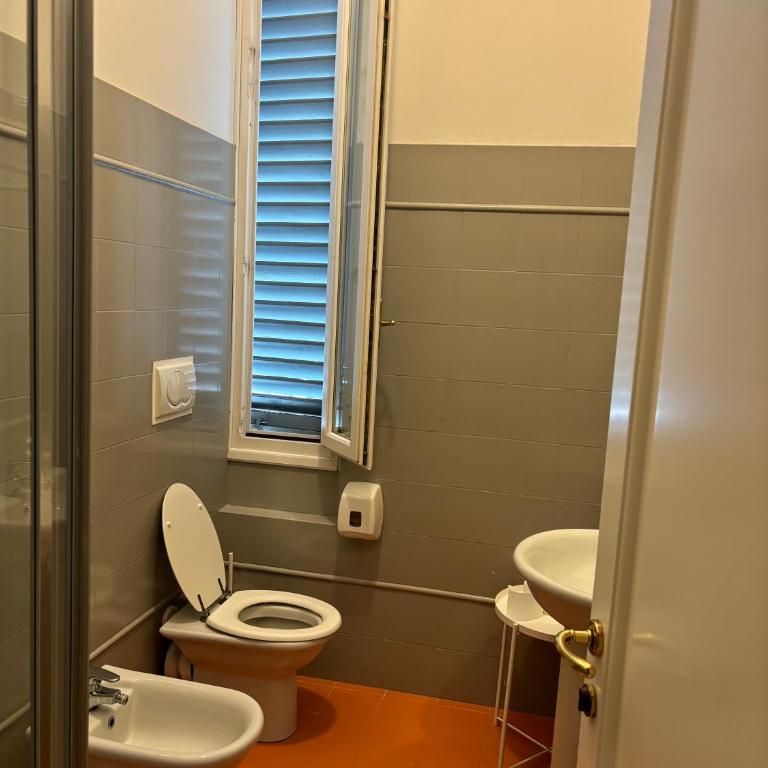 Ostello Tasso - Camera Matrimoniale Standard con Bagno in Comune - 5