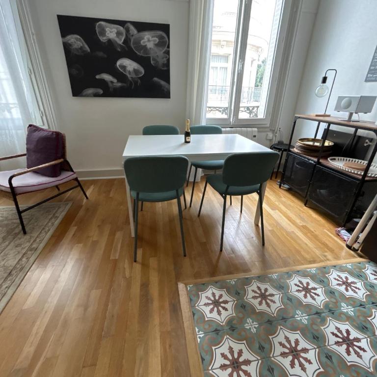 Martroi - Cœur de Ville - 3 pièces 80 m2 TV - Internet haut débit - loisirs et affaires - Two-Bedroom Apartment - 21