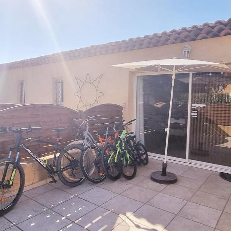Villa Familiale Surequipée 16p Piscine Babyfoot Billard Boulodrome - Six-Bedroom House - 69