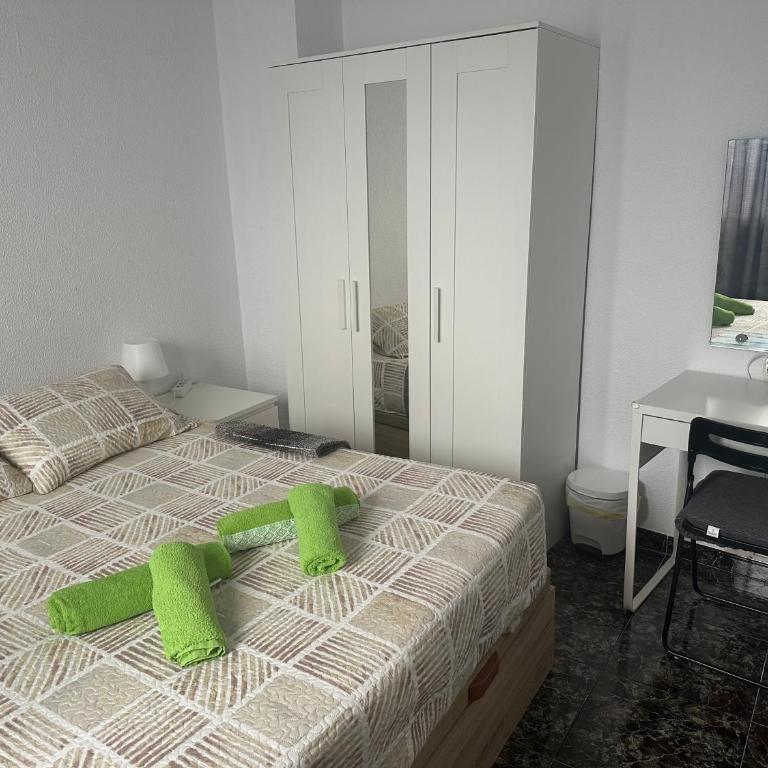 Almeria Centro habitacion privada en apartamento compartido - Standard Double Room with Fan - 5