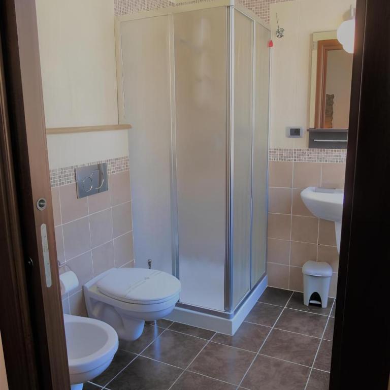 Alis Laura Guest House - 10 mins to Colosseum, Modern & Near Metro - Camera Matrimoniale con Balcone - 9