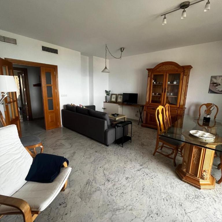 Apartamento frente al mar en Torremolinos, Málaga - Three-Bedroom Apartment - 10