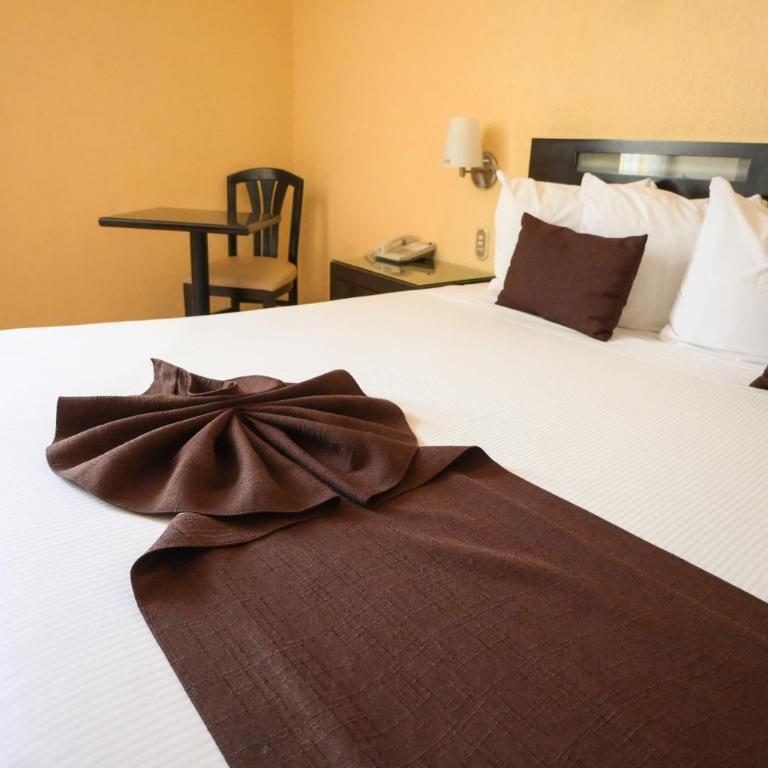 Hotel Santa Irene Guadalajara - Habitación con cama extragrande. - 4